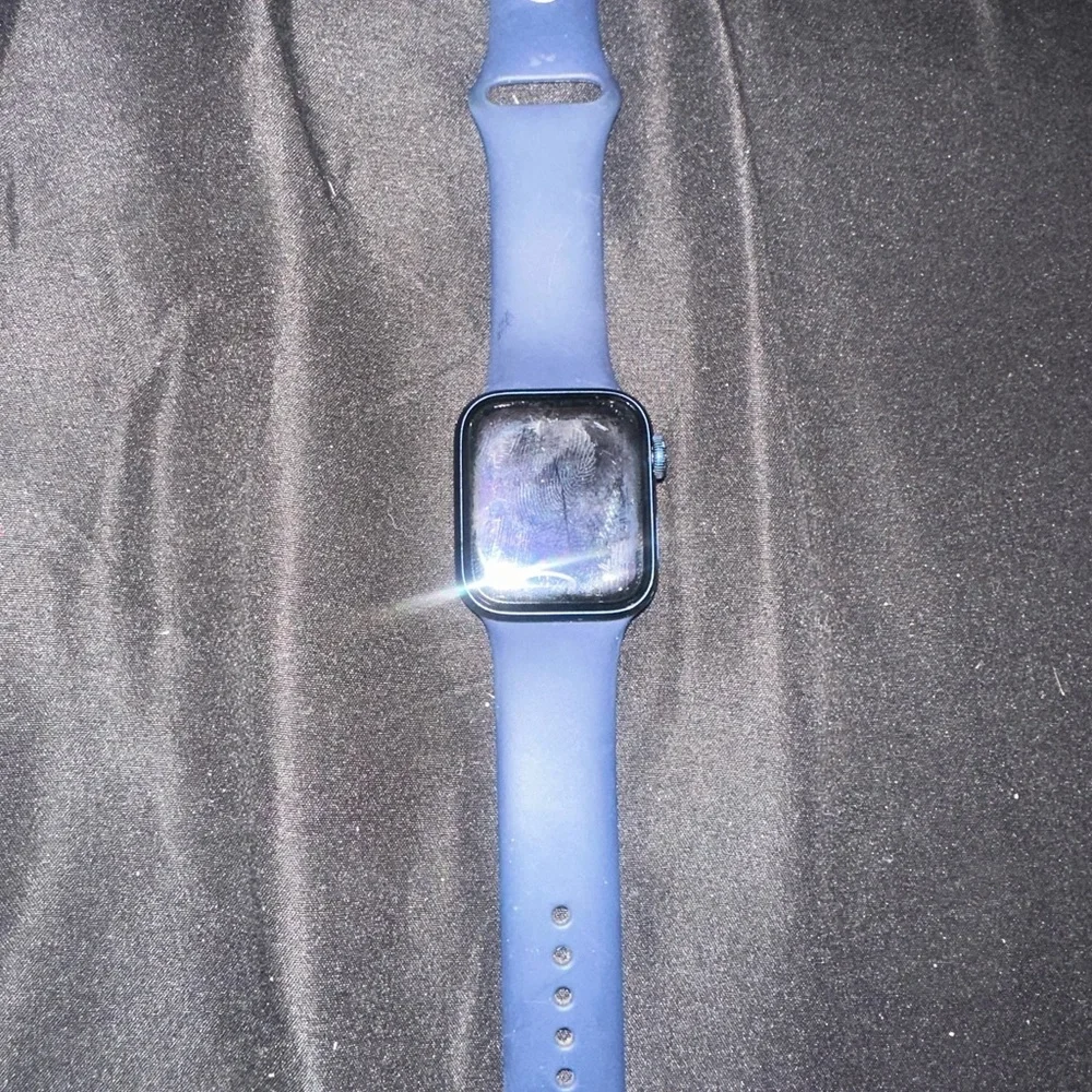 Apple watch series 6 40 MM - Picture 2 of 2